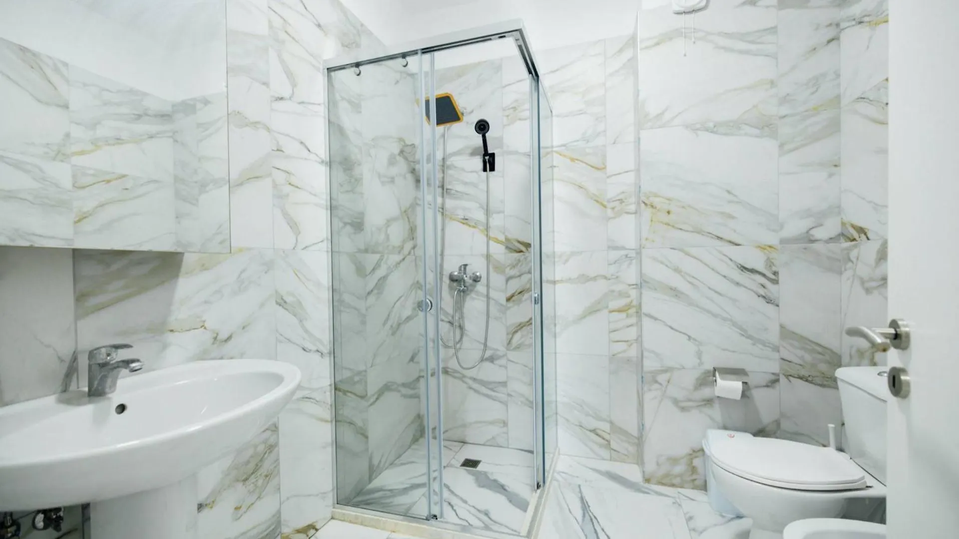 Mentor Appartements Shëngjin アパート