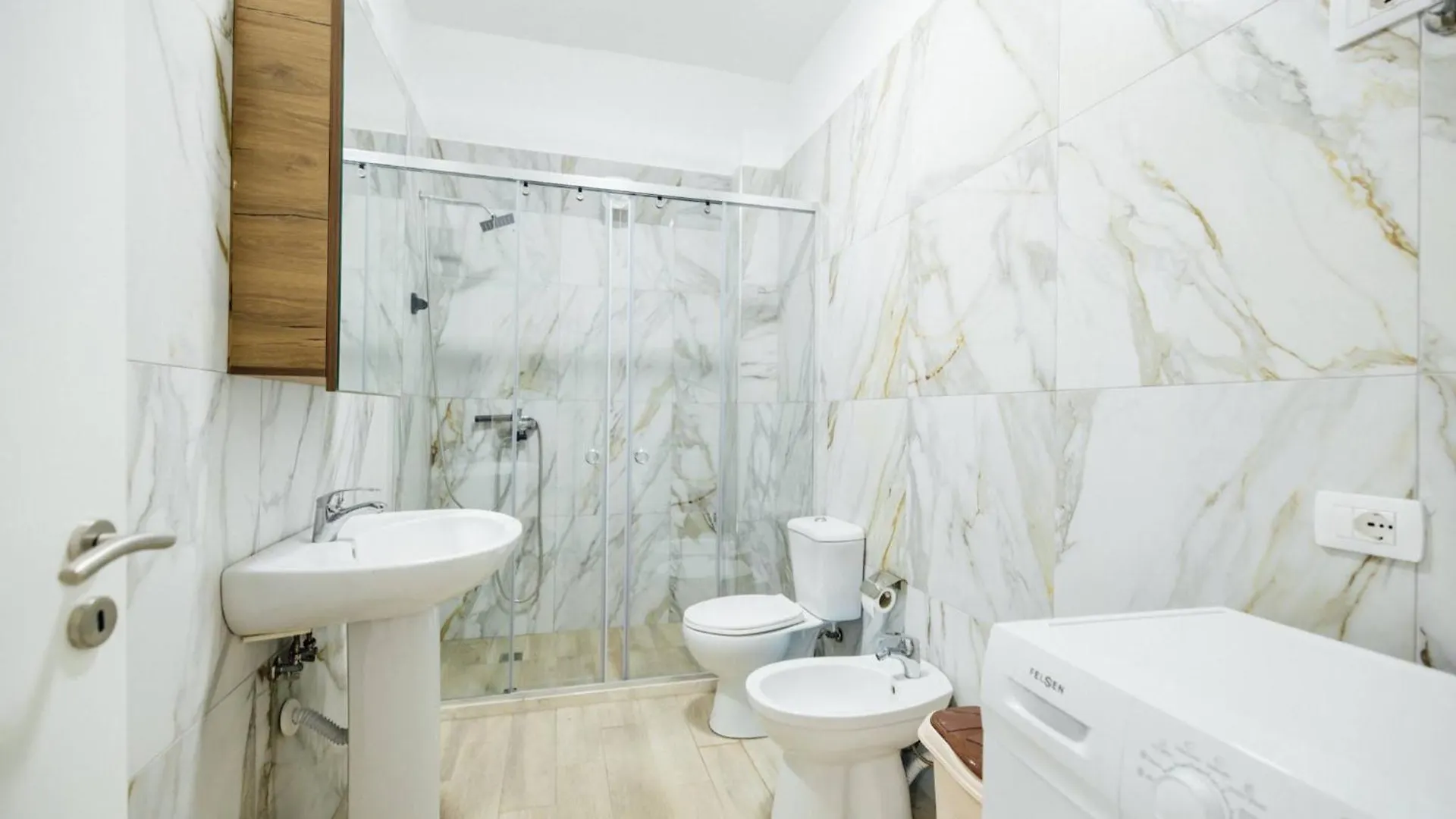 Mentor Appartements Shëngjin アパート